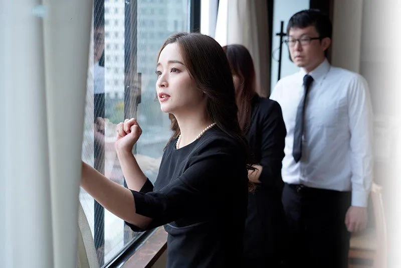 Gã chồng mất 3 năm, má kế trẻ tìm đến con gã chồng giải tỏa thiếu thốn