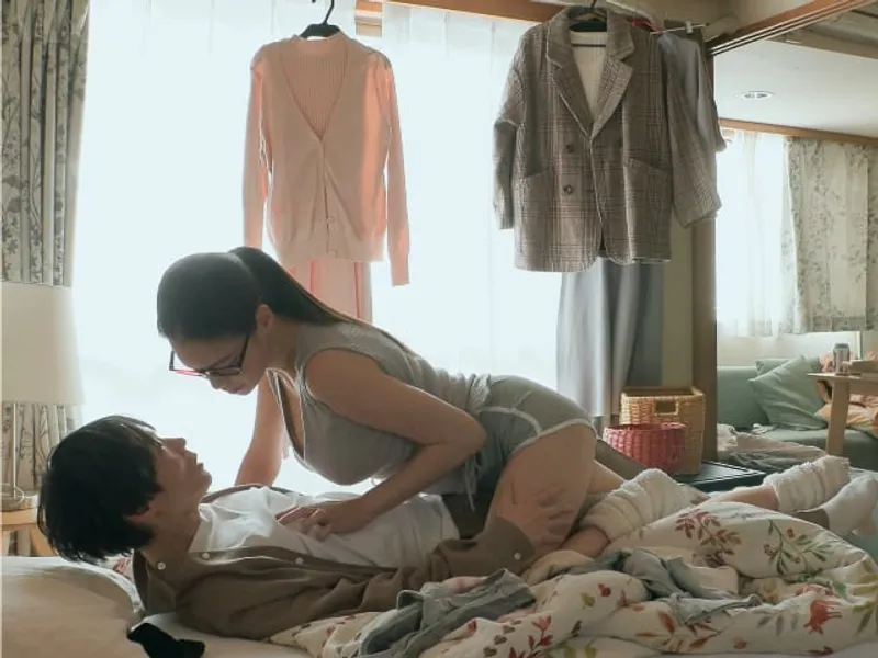 được chị gần nhà "an ủi" khi tình nhân đi ngoại tình